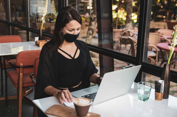 Quels sont les avantages de l'utilisation de la réalité virtuelle pour les jeux de formation en gestion des ressources naturelles?